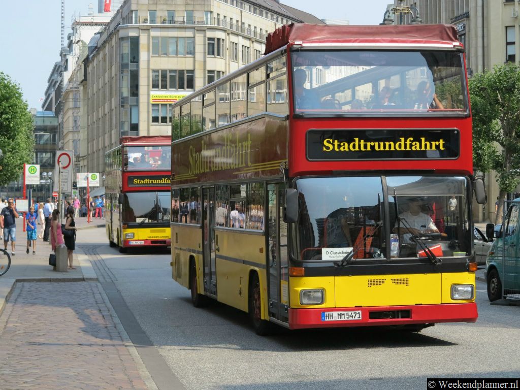 Met een Hop-on Hop-off bus zijn de vele attracties en bezienswaardigheden van Hamburg snel te bereiken. Tip:   Leuke dingen doen in Hamburg.